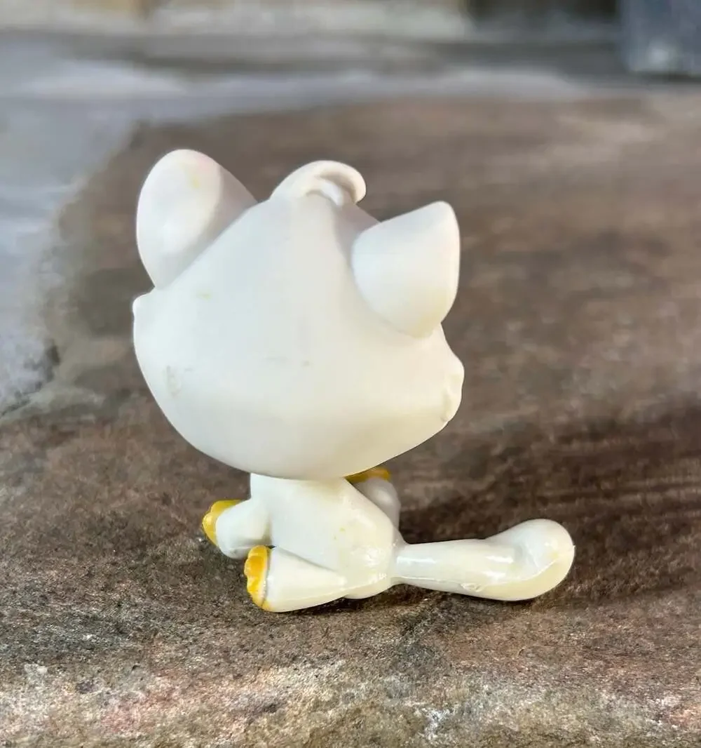 LPS Authentic Littlest Pet Shop 2006 Pearl white blue eyed tabby cat c-031